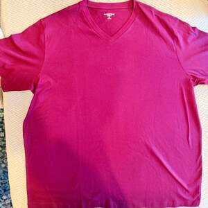 Lands' End Super-T Men's XL V-Neck Short Sleeve T-Shirt in Maroon